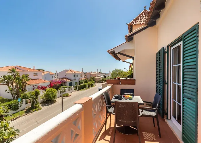 Old Village- 18b Alexander Street